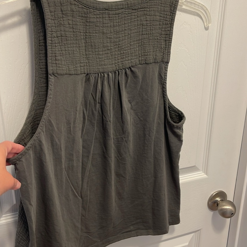 Splendid Brand-Sophisticated Olive Sleeveless Top - Picture 3 of 3